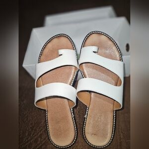 Coach and Four White Slide Trento Style Sandals Sz. 8.5